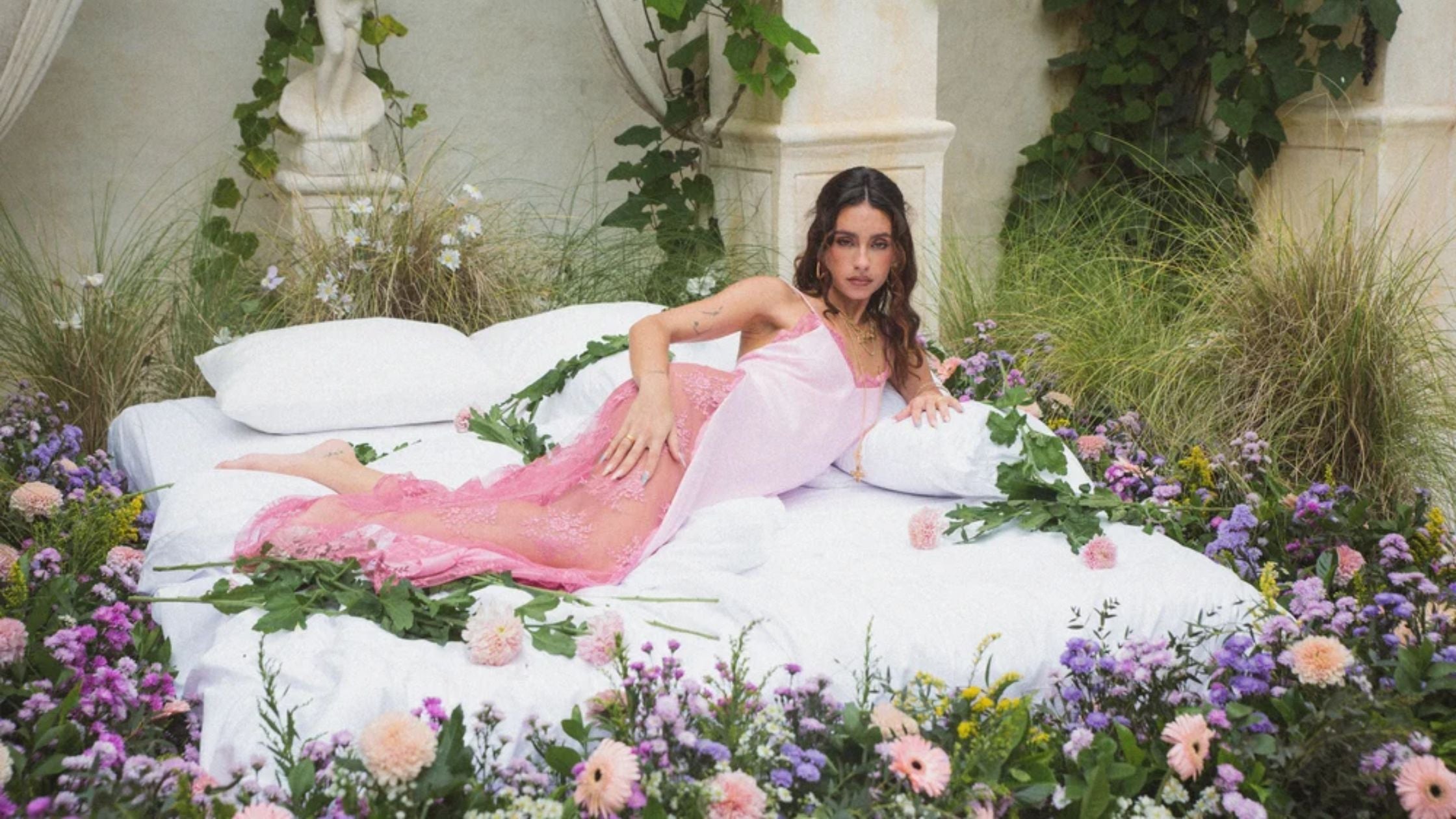 elegant honeymoon outfits for women